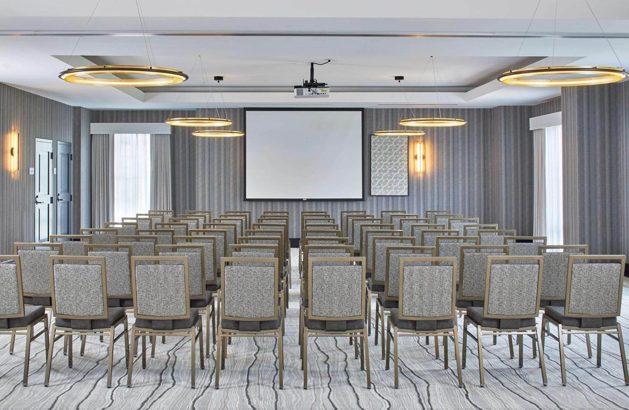 Cumberland House Knoxville, Tapestry Collection By Hilton Hotel 4*