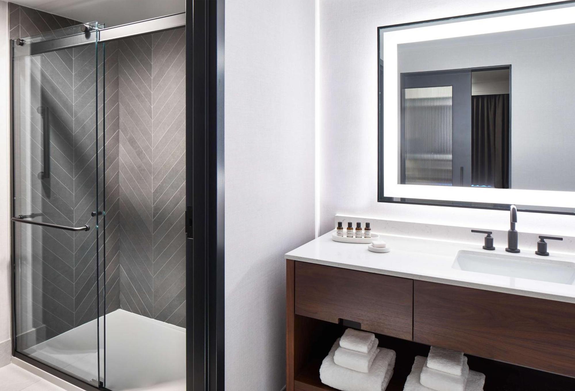 Hotel Cumberland House Knoxville, Tapestry Collection By Hilton 4*
